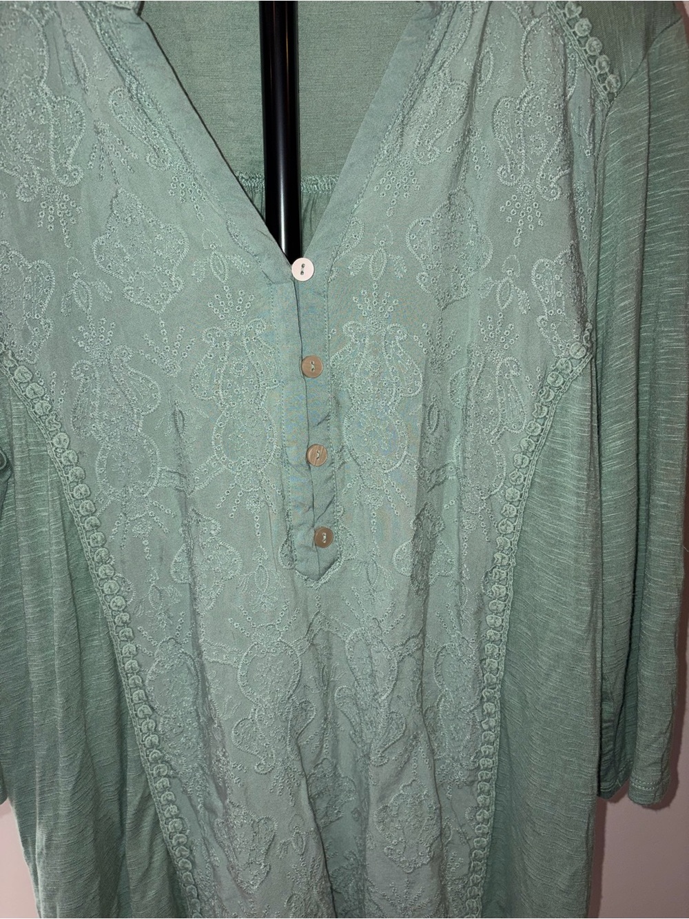 Democracy 3/4 sleeve mint green knit top w/embroidered lace front panel sz L EUC - Picture 3 of 6